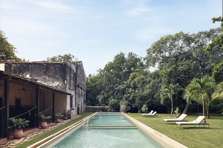 Hotel with Pool