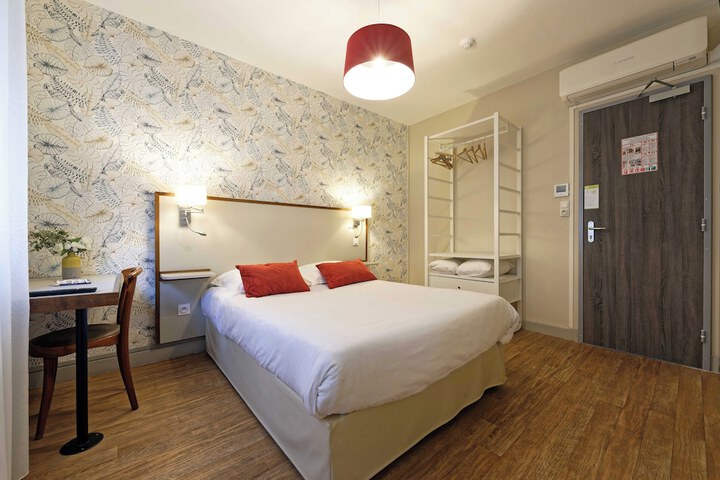 Room 17 of 60