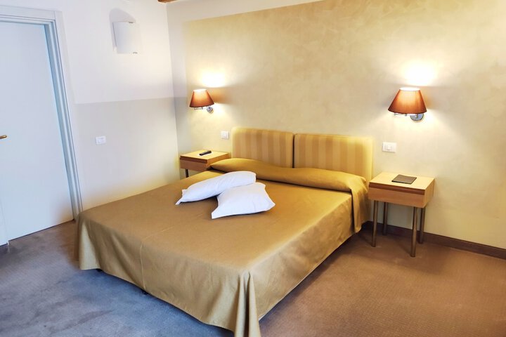 Room 11 of 31