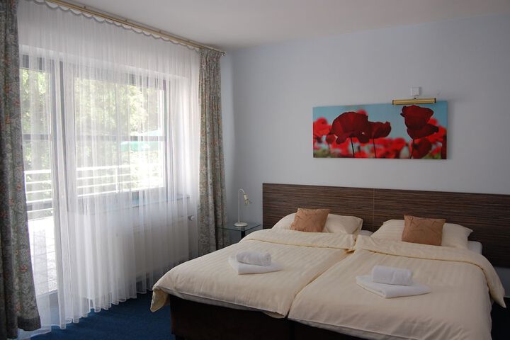 Room 7 of 32