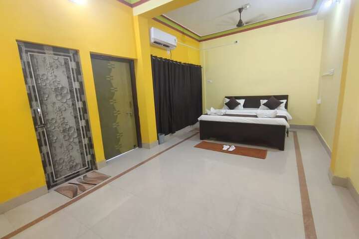 Room 10 of 13