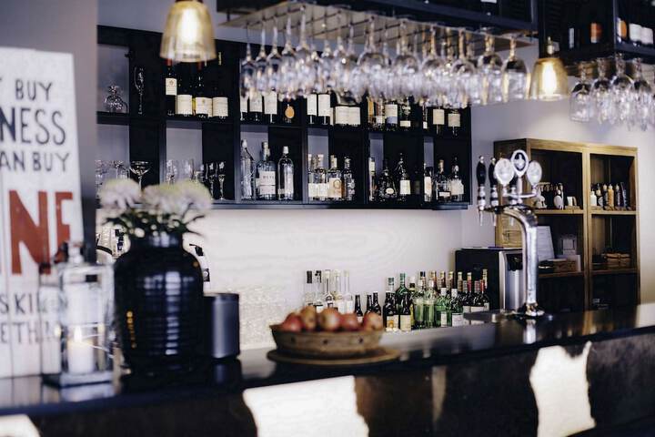 Lounge 49 of 66