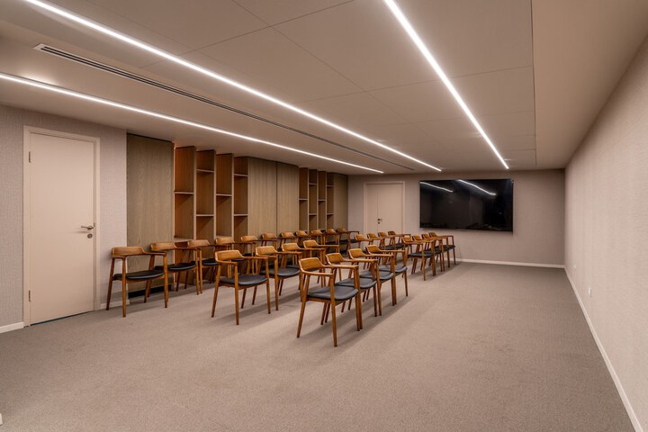 Business Center 71 of 78