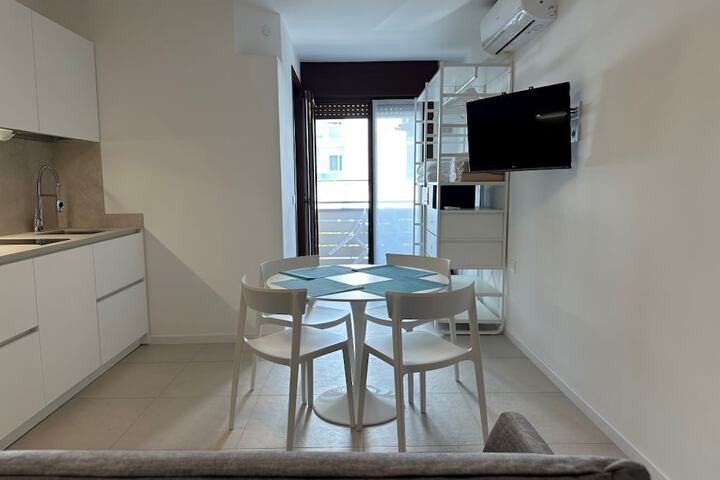Room 2 of 25