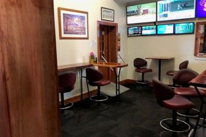Lounge 10 of 10
