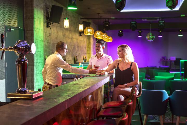 Lounge 107 of 120