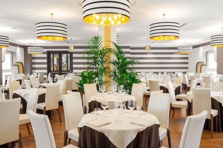 Dining 46 of 70