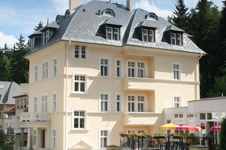 Lázeňská Léčebna Mánes in Karlovy Vary