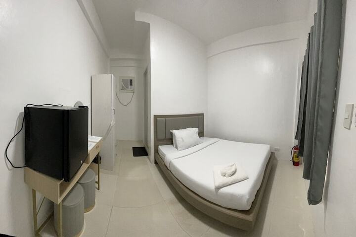 Room 8 of 16