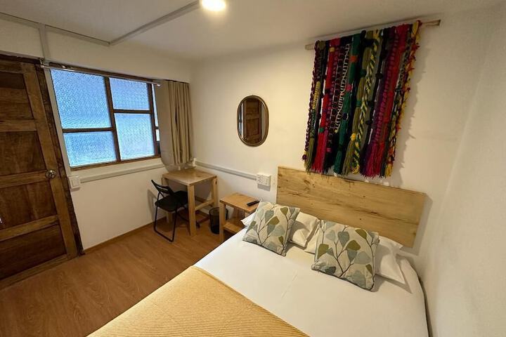 Room 2 of 8