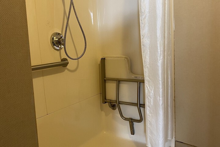 Room 32 of 46