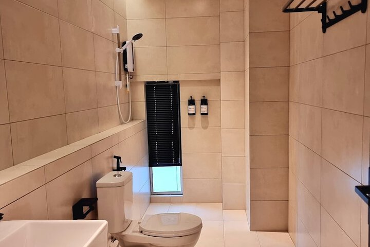 Room 12 of 25