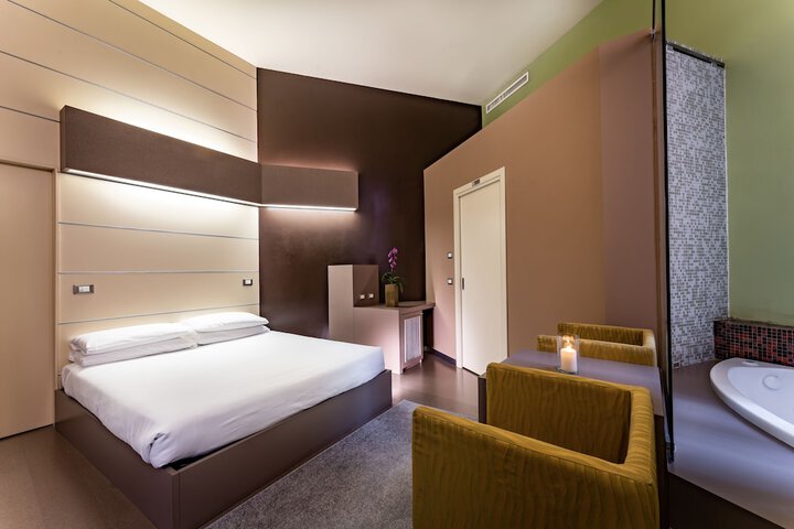 Room 5 of 32