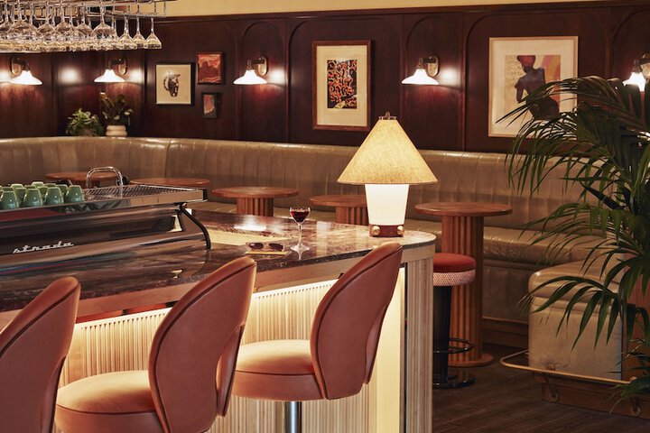 Lounge 39 of 43