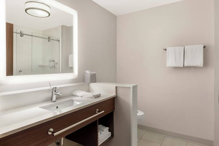 Room 3 of 44