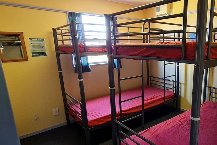 Room 6 of 28