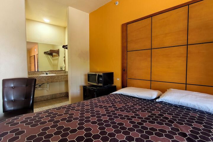 Room 10 of 19