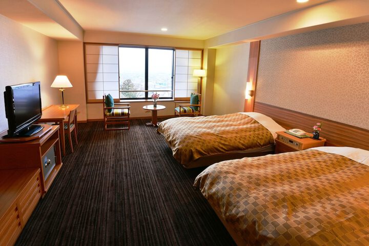 Room 12 of 122