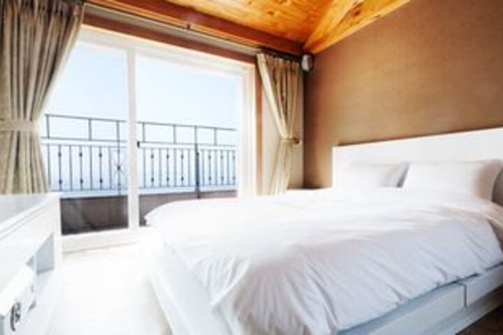 Room 7 of 25