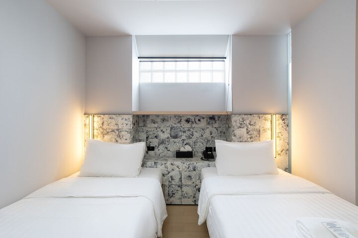 Room 25 of 74