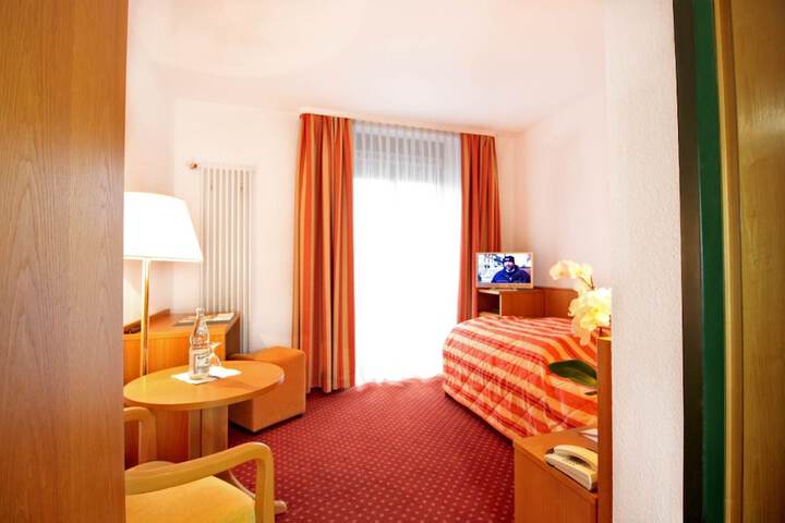 Room 10 of 70
