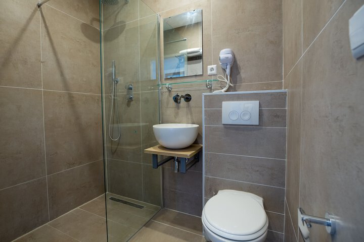 Room 40 of 46