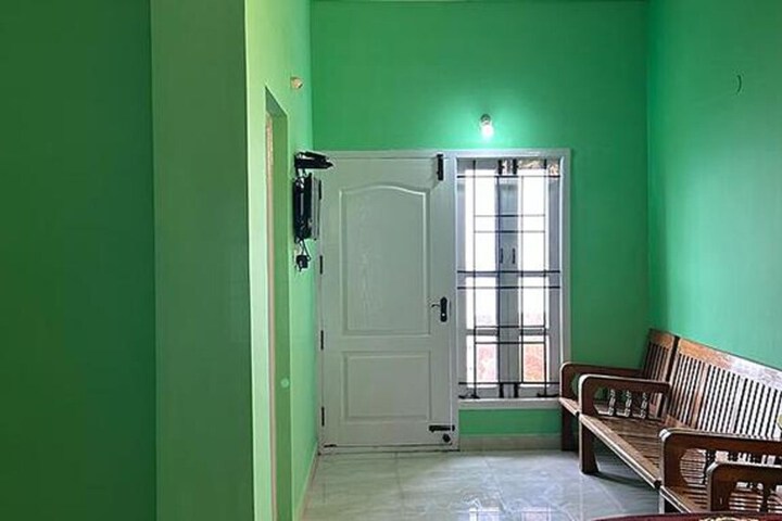 Room 12 of 16