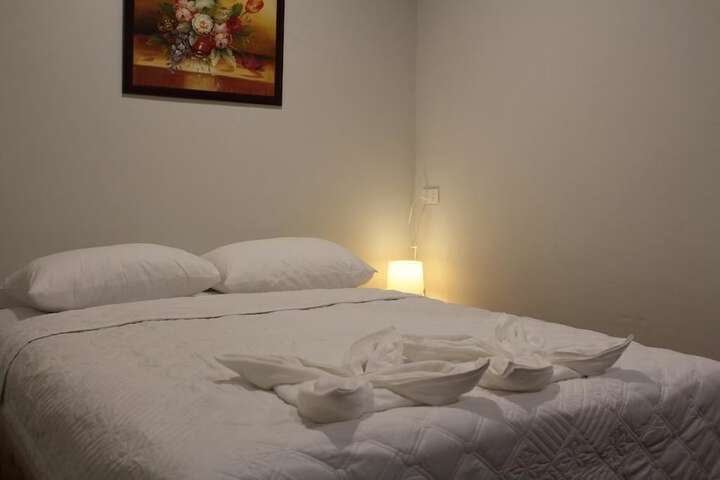 Room 4 of 33