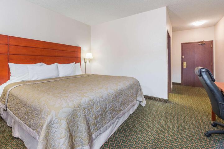 1 King Bed (3 of 13)