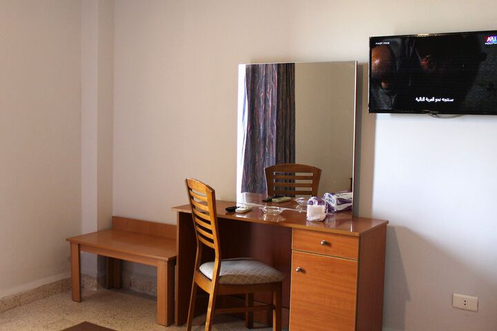 Room 10 of 18