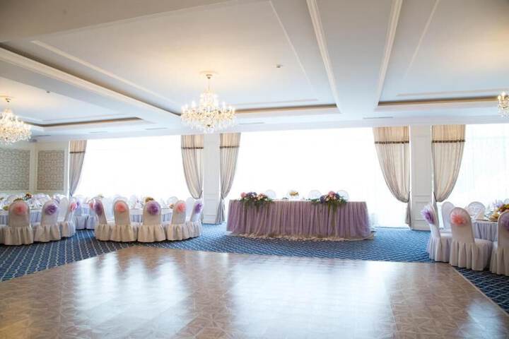 Ballroom/Hall 8 of 9
