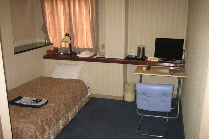 Room 9 of 48