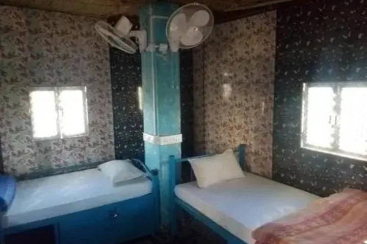 Room 6 of 18