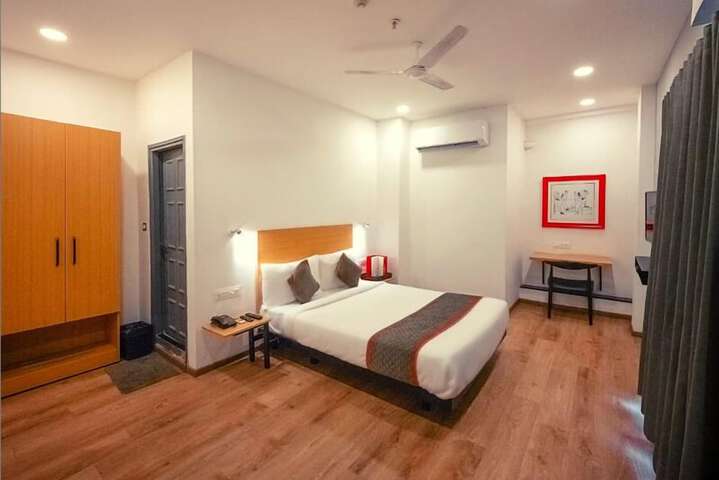 Room 10 of 31