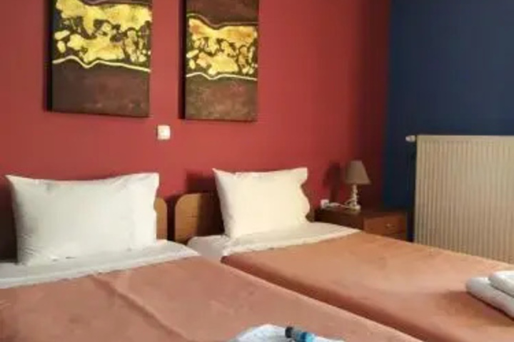 Room 5 of 16