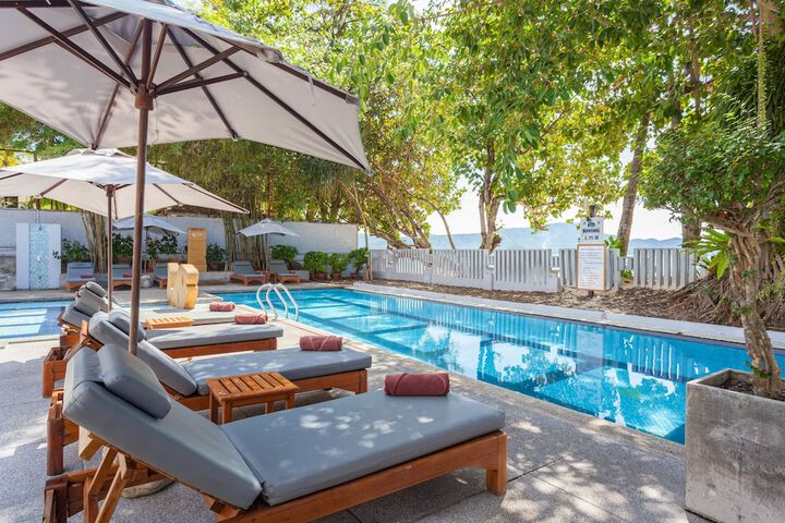 Sundeck 33 of 41