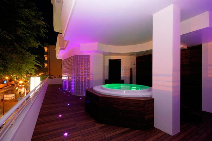 Hot tub