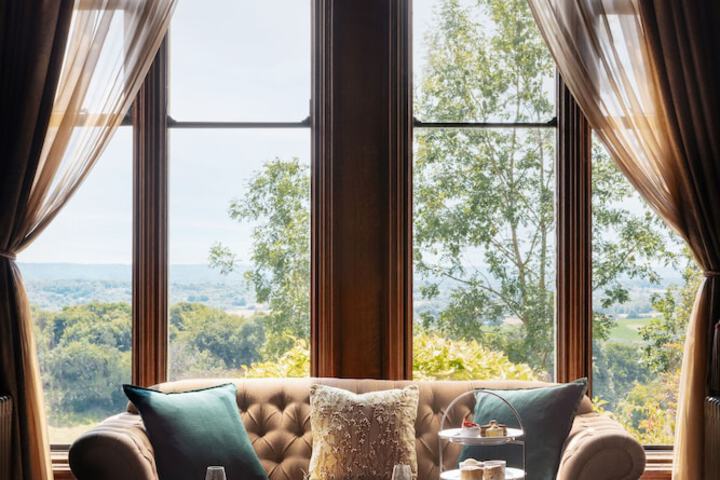 Lounge 60 of 79