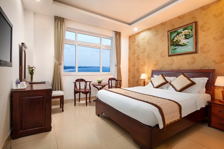 Room 16 of 34