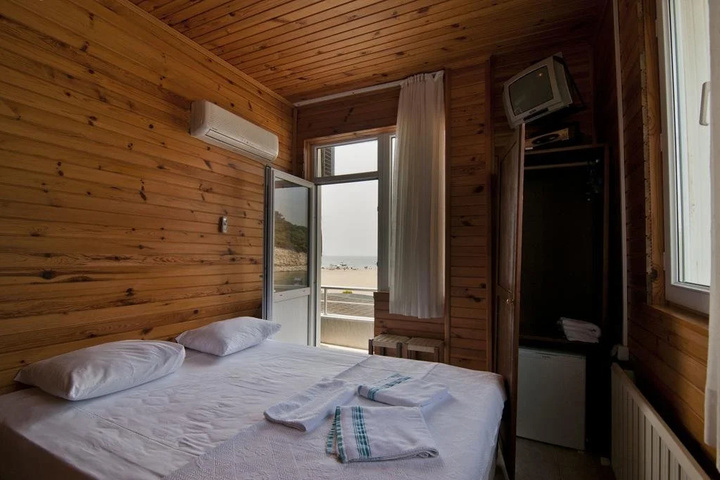 Room 4 of 14