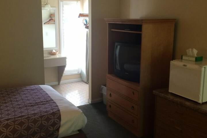 Room 8 of 37