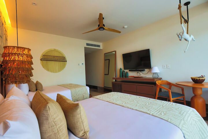 Room 25 of 103