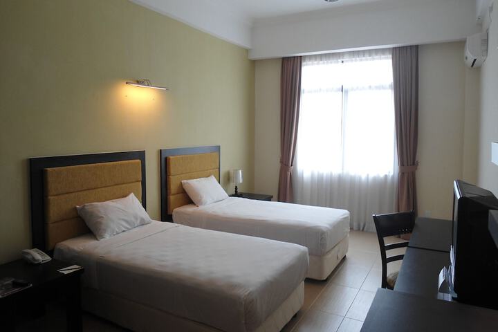 Room 4 of 33