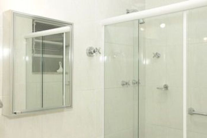 Room 6 of 38