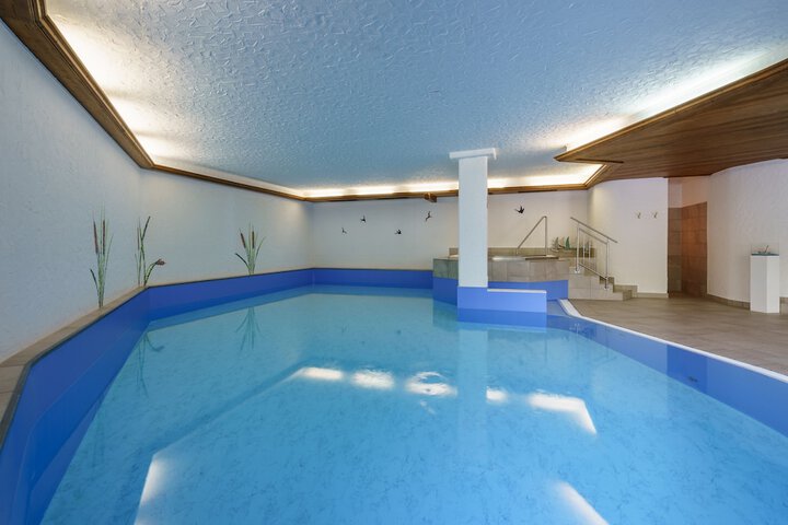 Pool 56 of 102