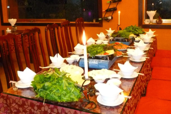 Dining 7 of 13