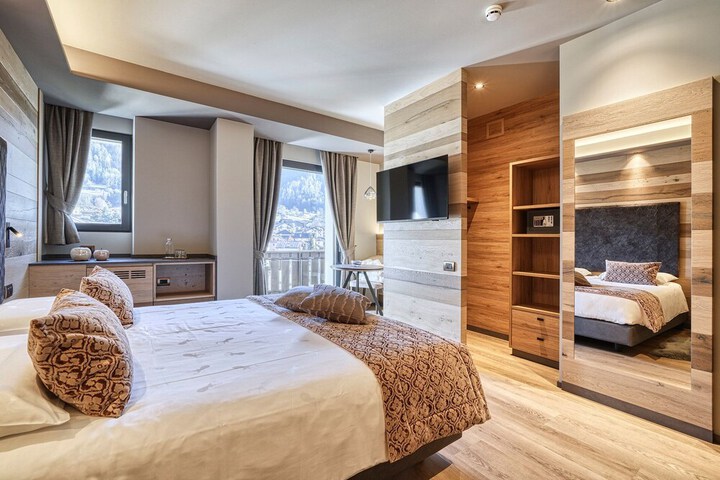 Room 45 of 212