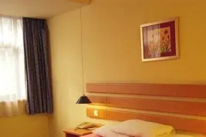 Room 2 of 5