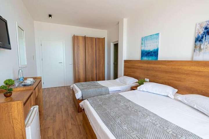 Room 16 of 34