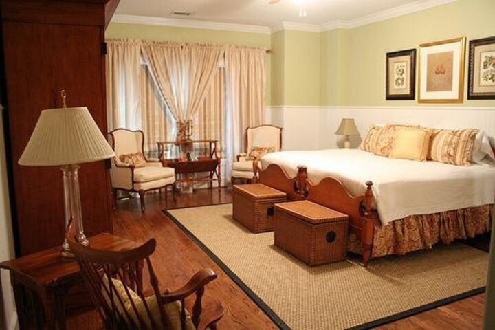 Photo of BAILEYS UPTOWN INN